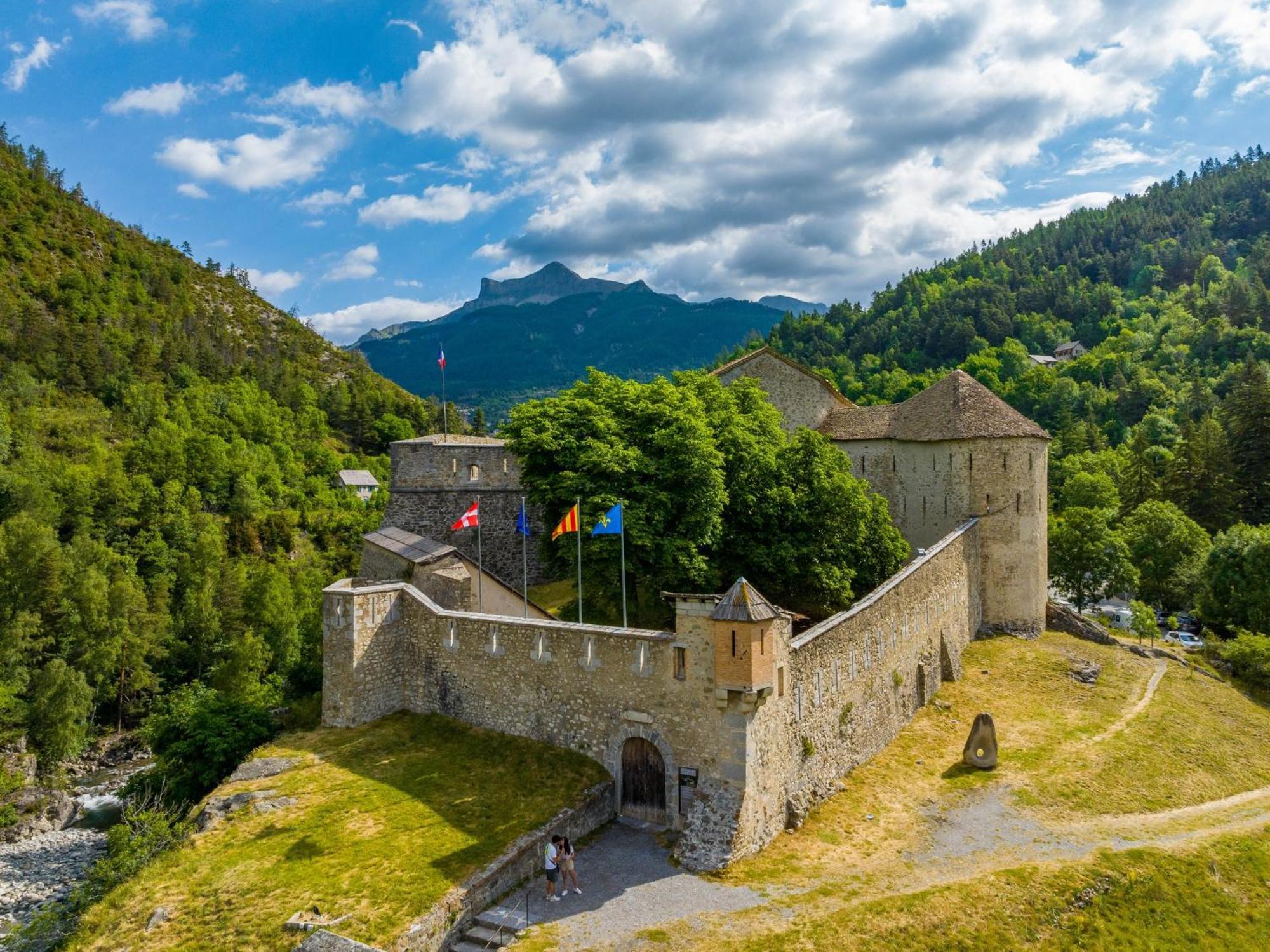 Maison Familiale Des Remparts Colmars Eksteriør billede